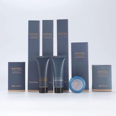 Instalações de hotel descartáveis com shampoo e condicionador
